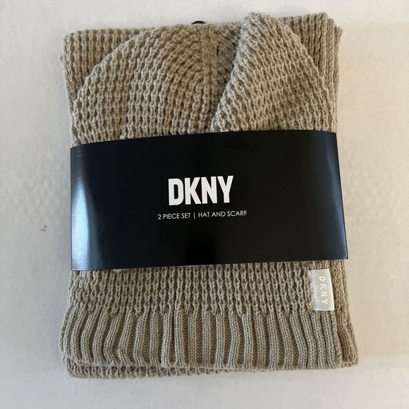 DKNY Hat and Scarf Two Piece Set in Khaki Beige NIP $88+ - Picture 1 of 5
